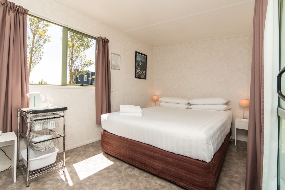 Standard Cabin with Shared Bathroom photo 2