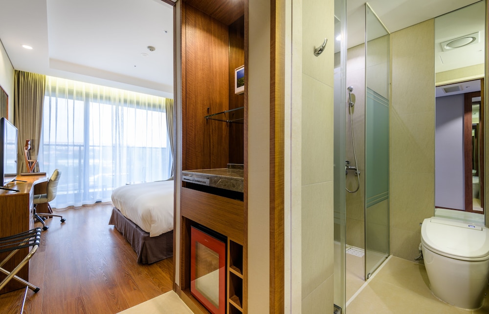 Superior Double Room (Breakfast 1+1)