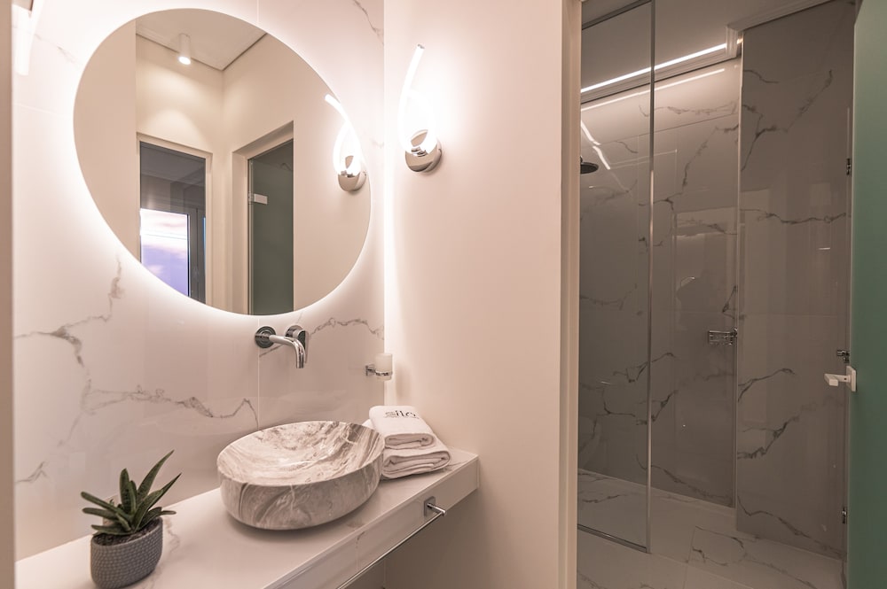 Luxury Apartment - Photo 30
