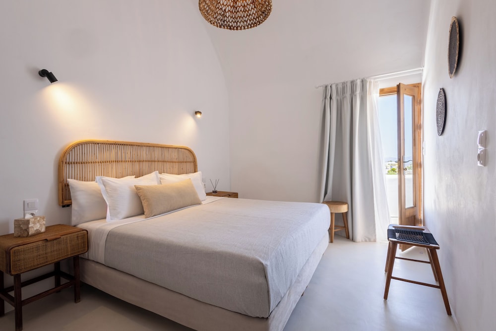 Penthouse Villa with Private Terrace and Panoramic Caldera View