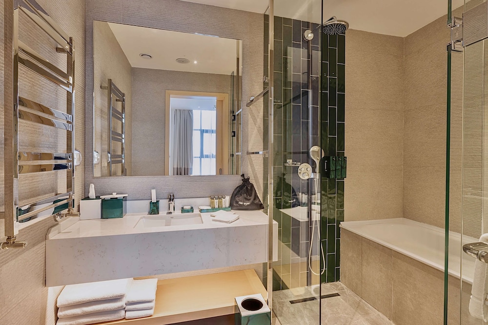 Suite, 2 Bedrooms, Kitchen - Photo 1