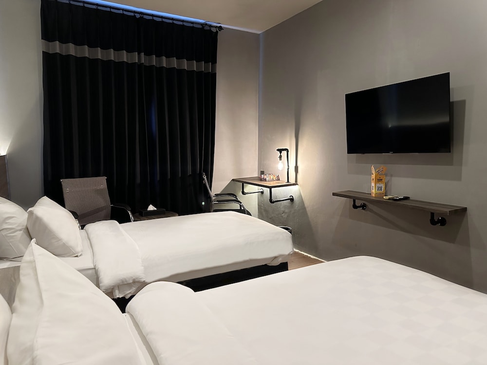 Executive Room - Photo 8