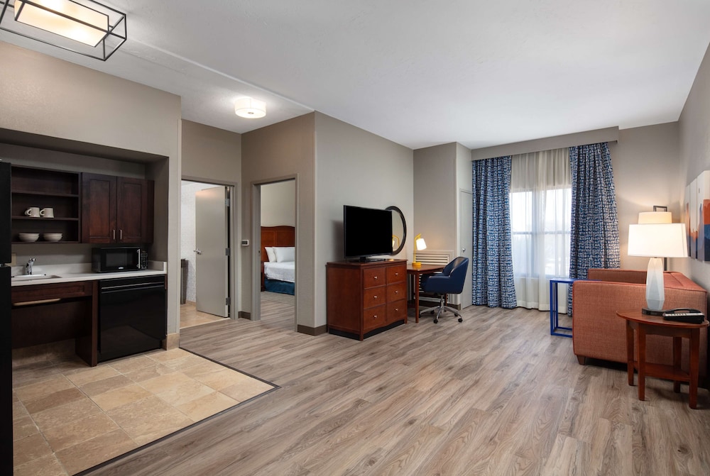 Suite, 1 King Bed, Accessible, Bathtub (Nonsmoking)