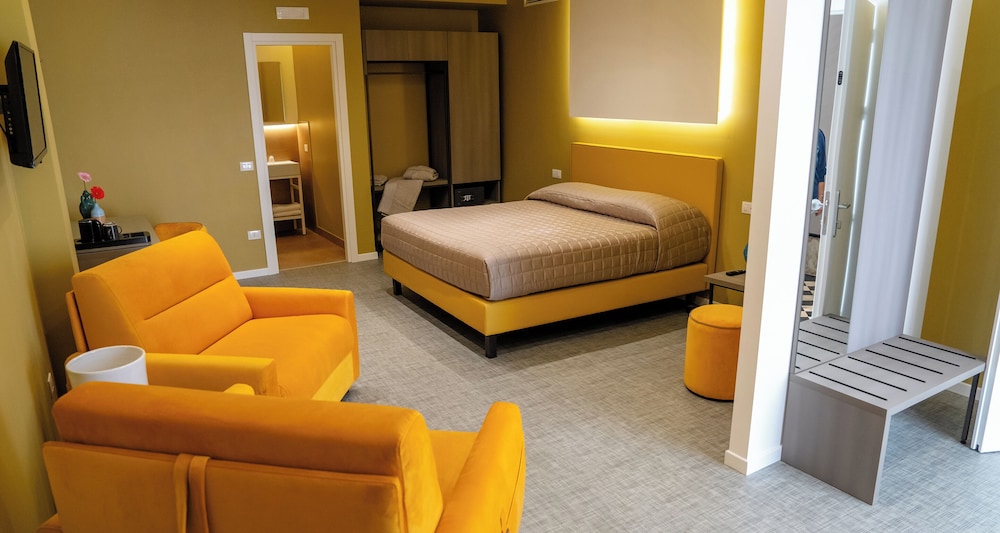 Superior Quadruple Room, Balcony, Courtyard View