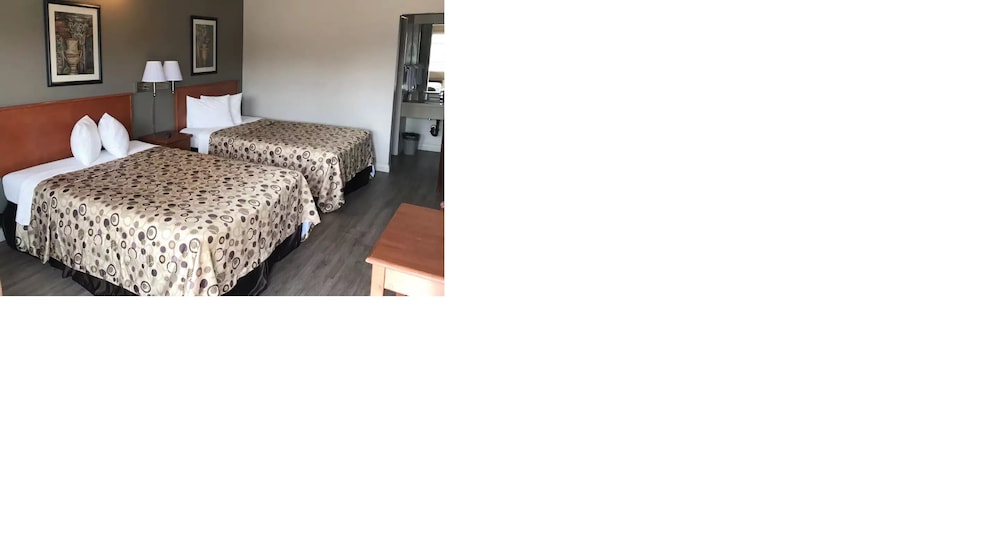 Standard Room, 2 Queen Beds, Non Smoking - Photo 2