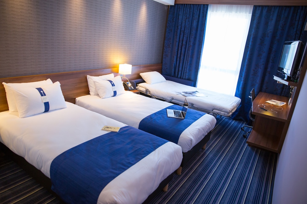 Standard Room, 1 King Bed with Sofa bed photo 2