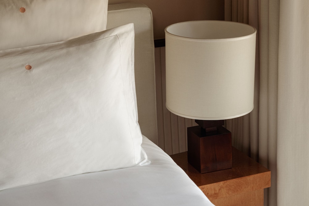 Deluxe Room - Photo 3