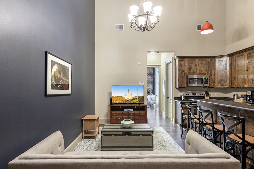 Executive Suite, 1 Bedroom, Non Smoking, City View