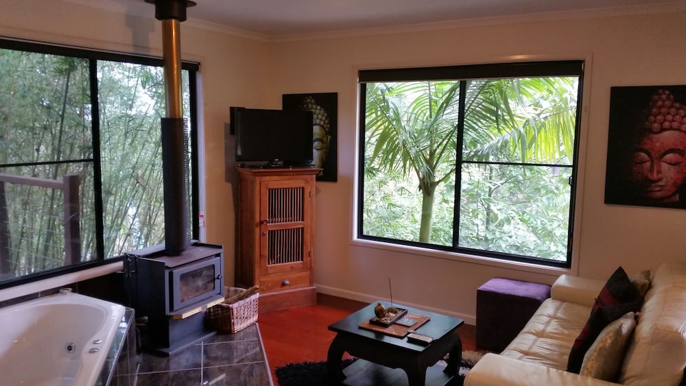 Presidential Cabin, 1 Queen Bed, Pool View photo 2