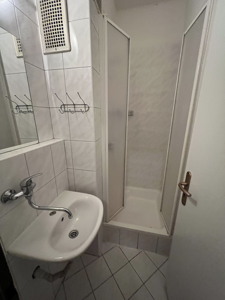 Basic Room - Photo 8