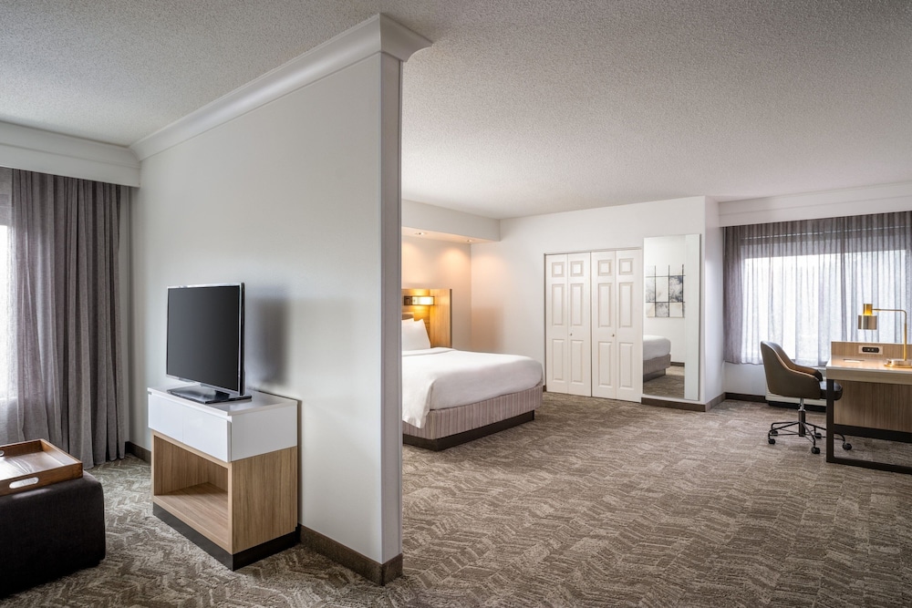 Executive Suite, 1 King Bed With Sofa Bed - Photo 6