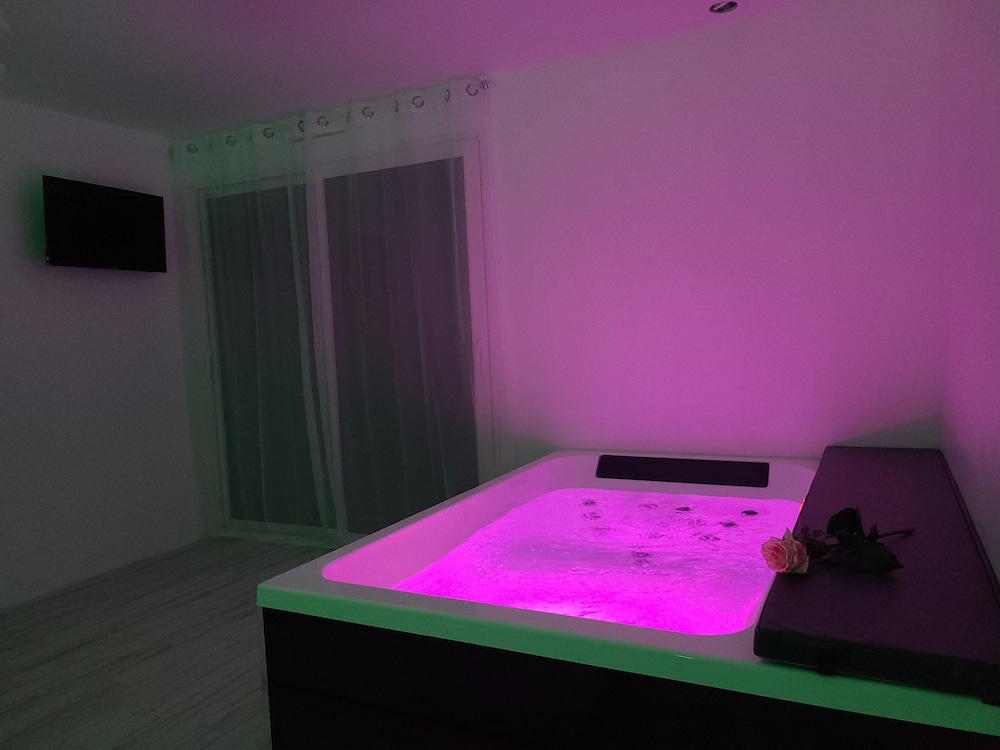 Roomantic Room With private Spa photo 2