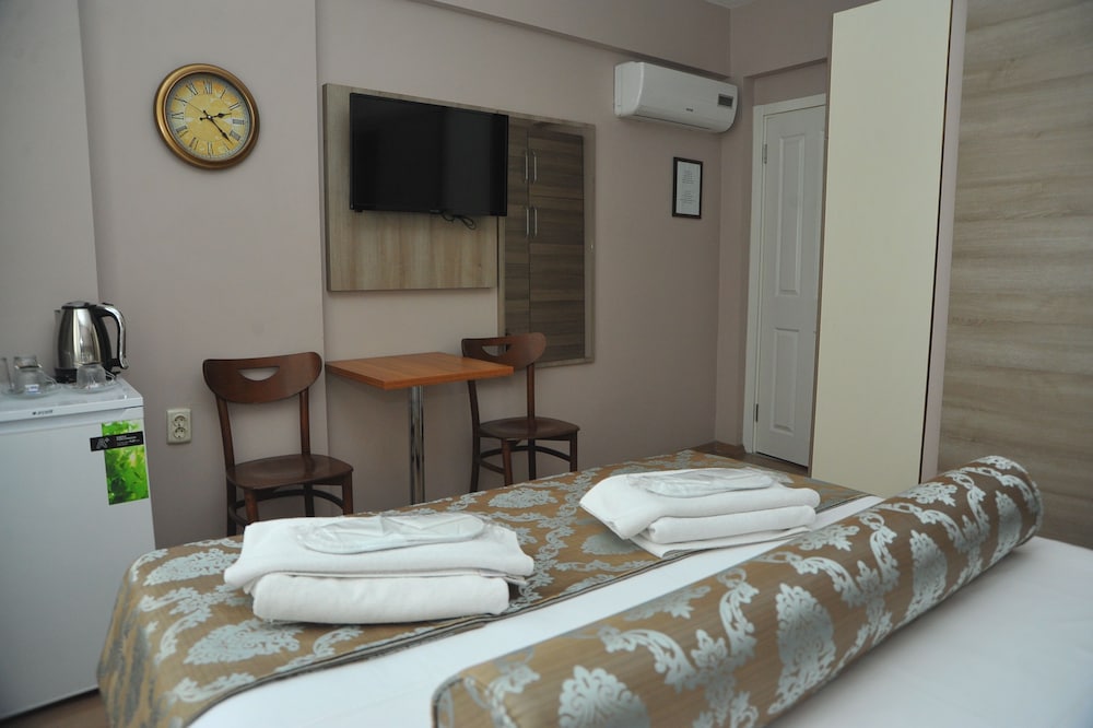 Standard Double Room, Partial Sea View photo 3