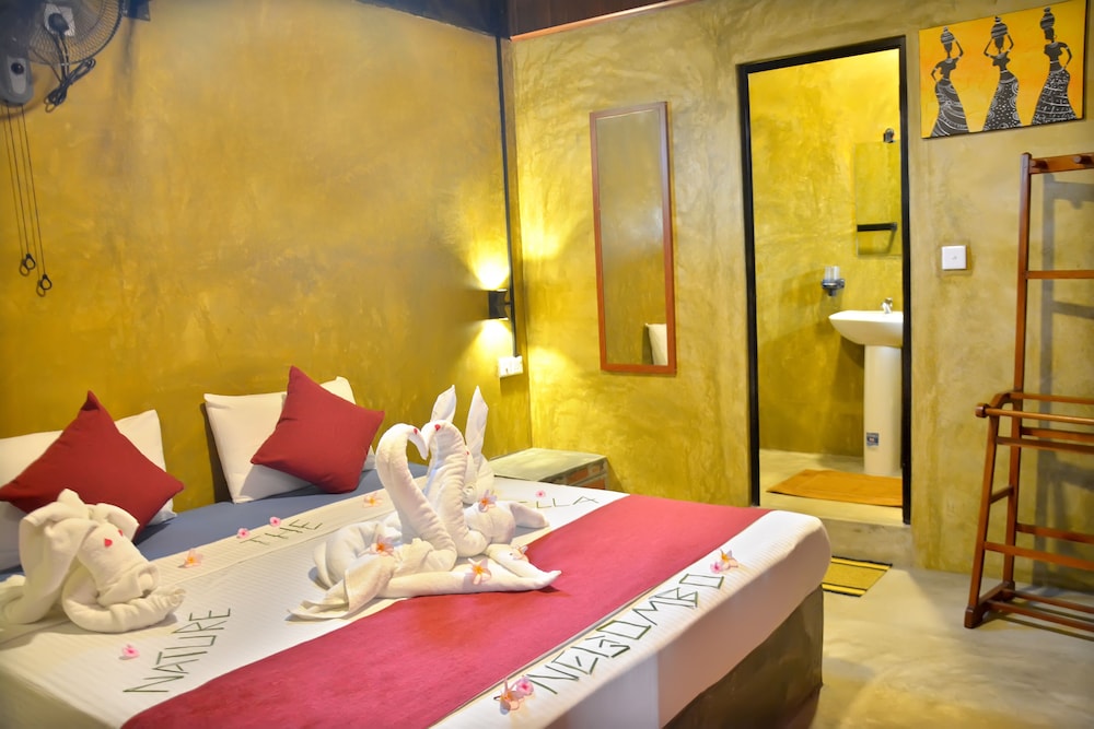 Deluxe King Room - Photo 2