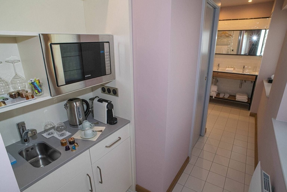 Luxury Apartment, 2 Bedrooms, Lake View photo 3