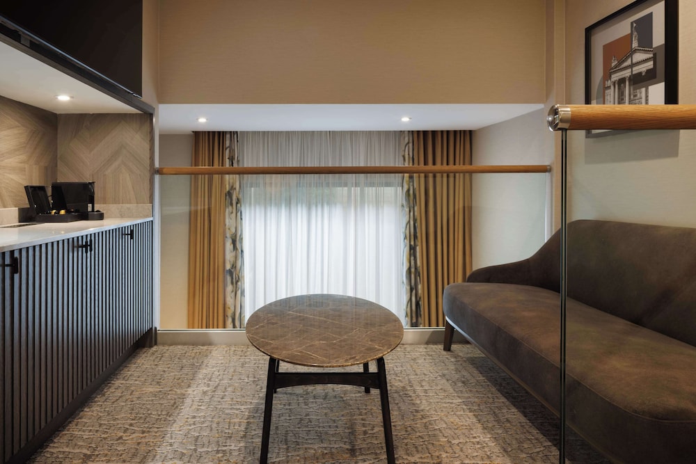 Suite, 1 King Bed