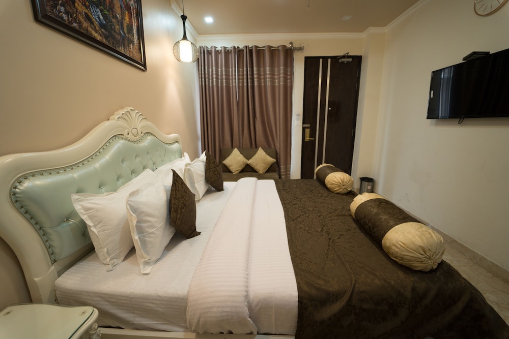 Premium Deluxe Room - Photo 11