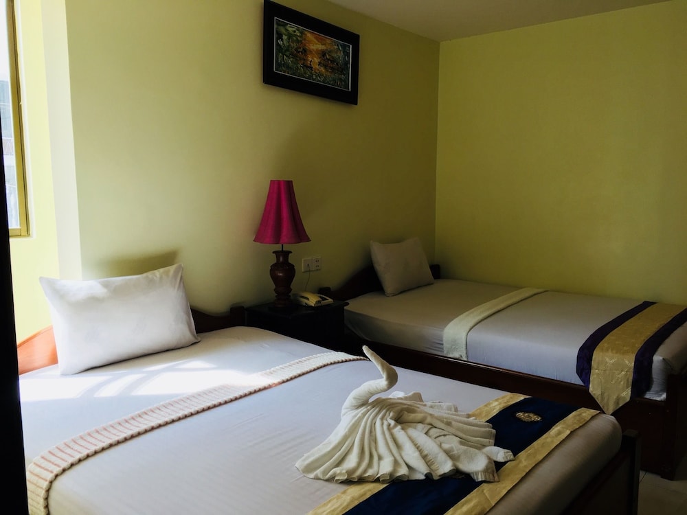 Standard Twin Room - Photo 9