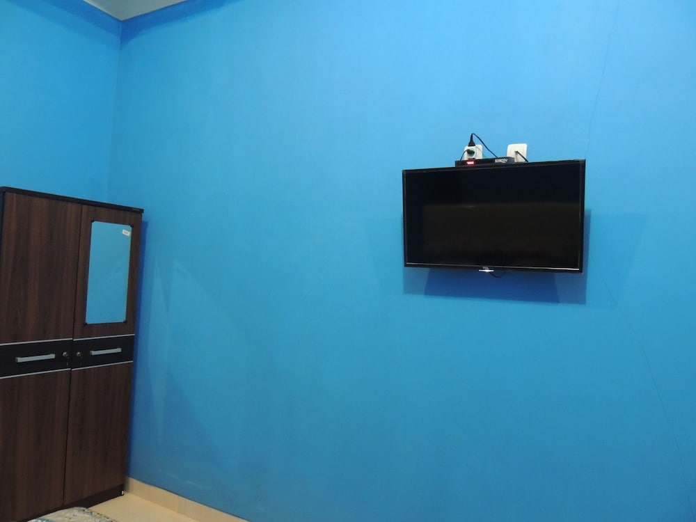 Family Room photo 3