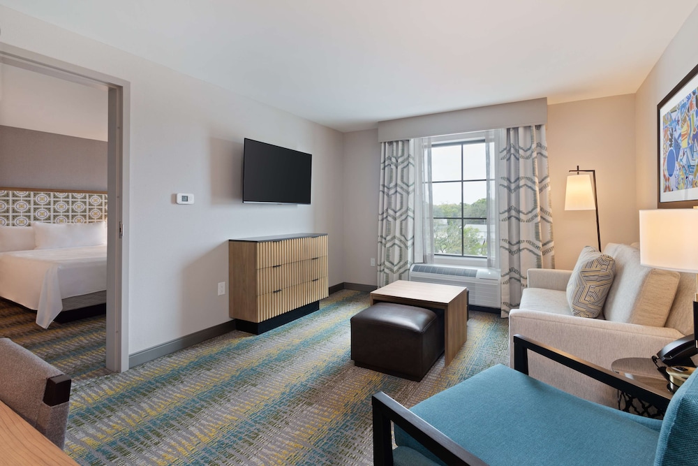 Suite, 1 King Bed, Accessible (Hearing) - Photo 3