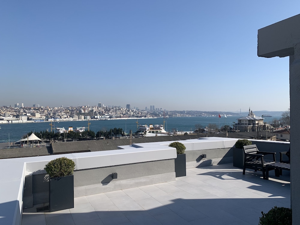 Deluxe Double or Twin Room, Terrace, Sea View photo 2