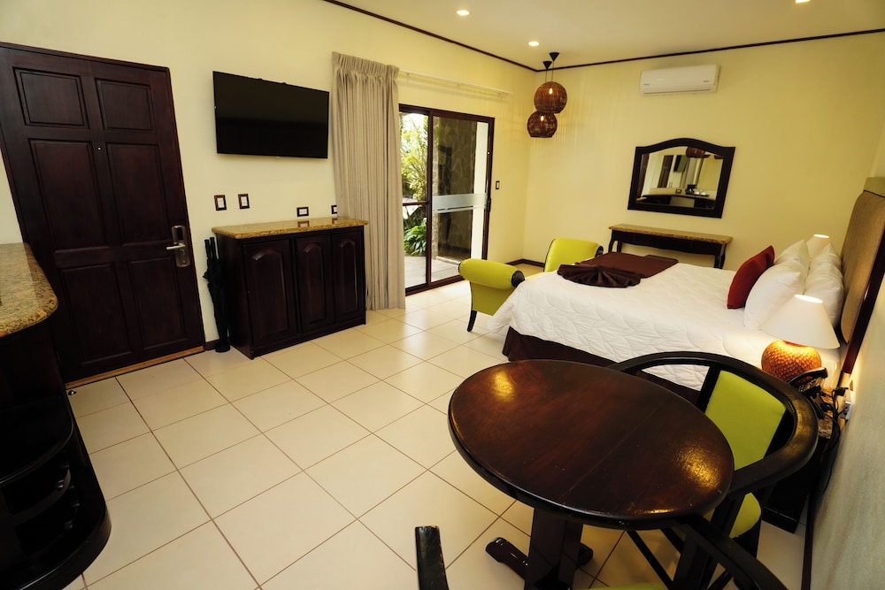 Garden Superior With Jacuzzi - Photo 4