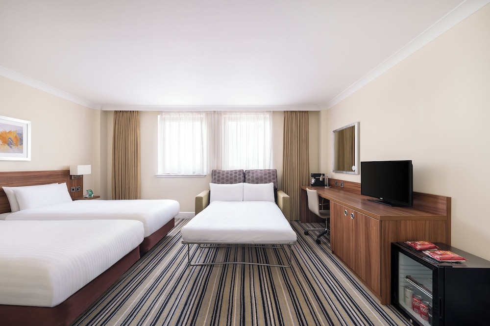 Premium Room, Multiple Beds - Photo 6