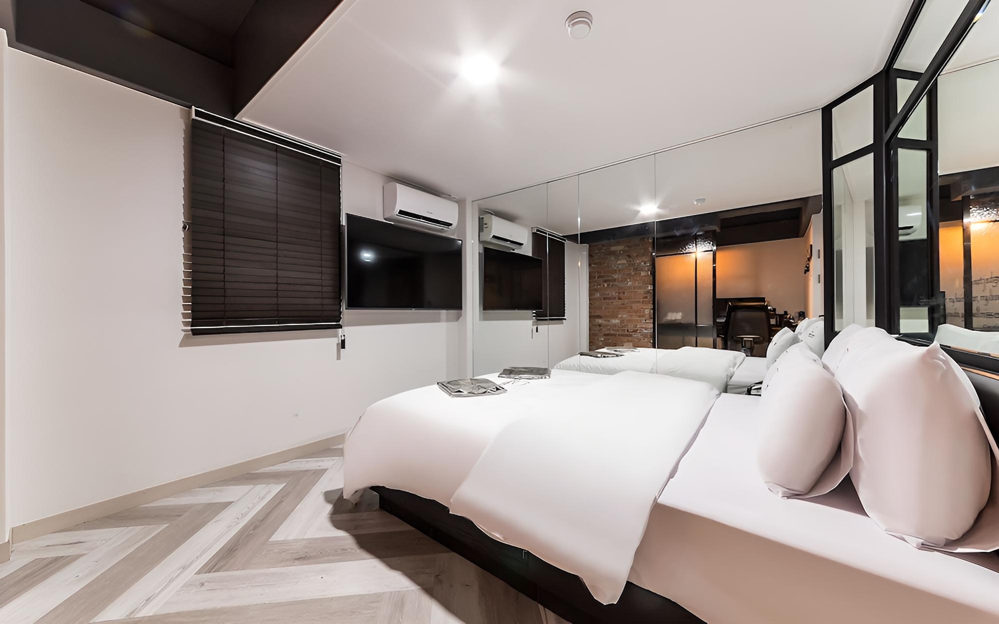 Room (DELUX room (no parking lot graphic ca) - Photo 1