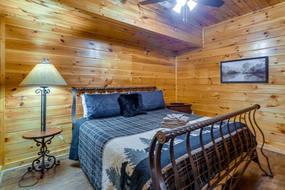 Gatlinburg Getaway - Private Theater Hot Tub, Kuva 24