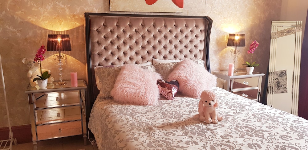 Chandelier Suite