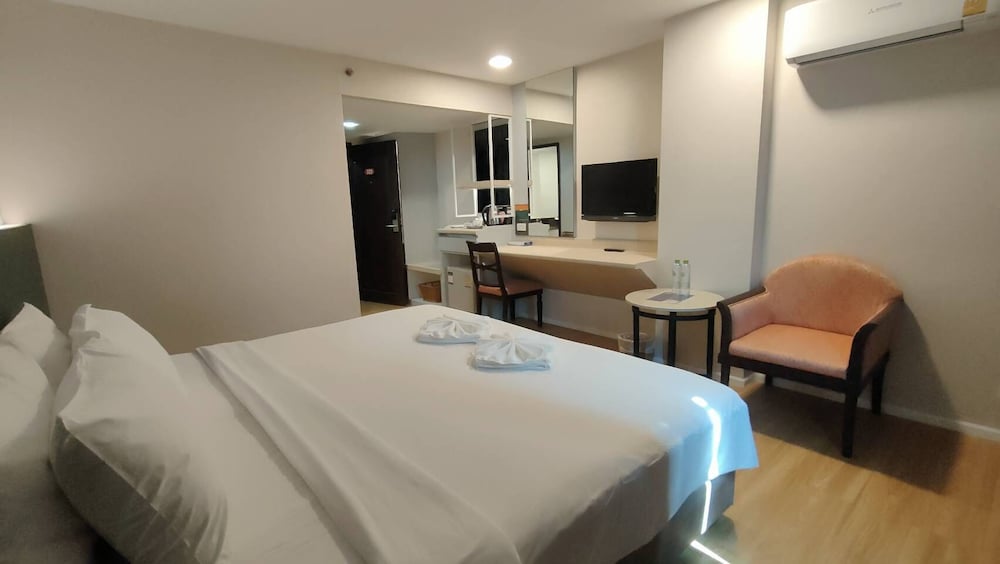 Deluxe Double or Twin Room photo 1