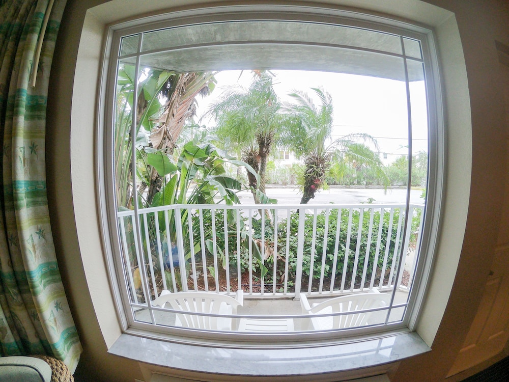 2 Queen Suite, Accessible - Photo 4