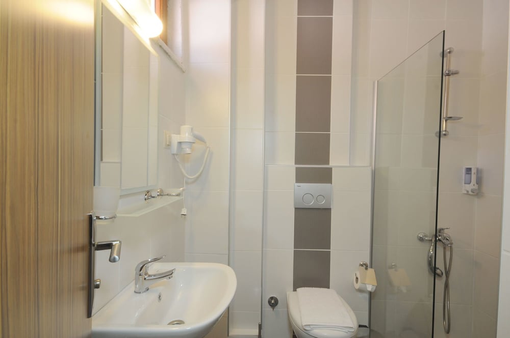 Standard Room photo 3