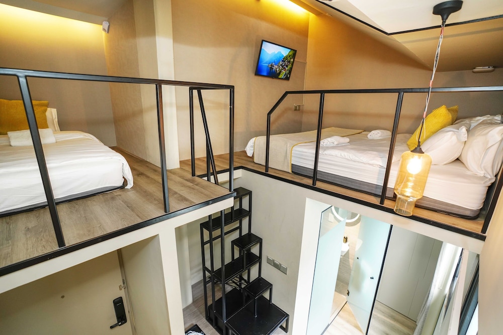 Cabin L, Window, Private Bathroom