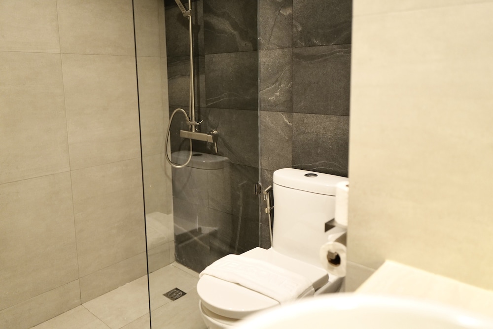 Urban Twin Room - Photo 15