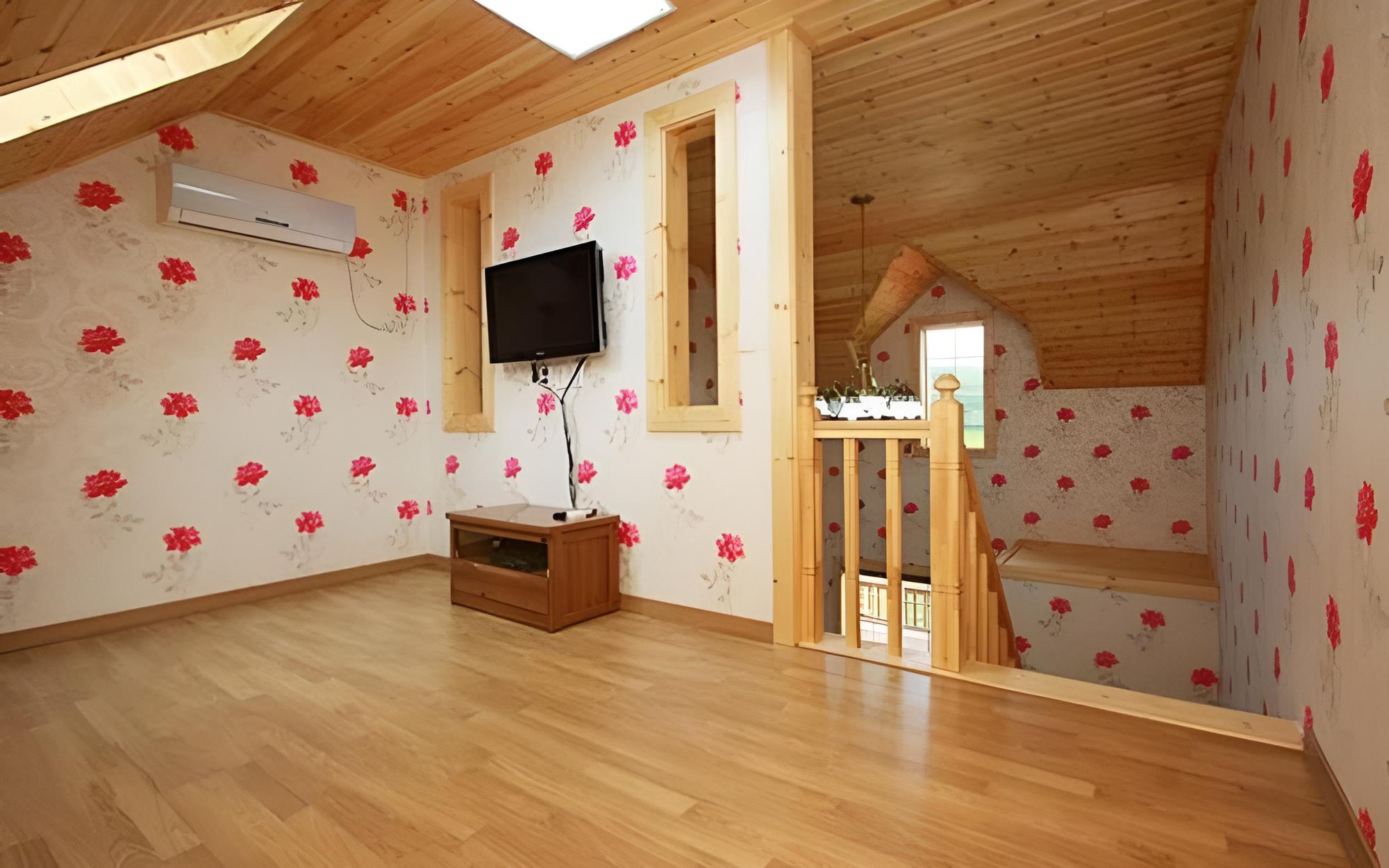 Room (Room 103) - Photo 1