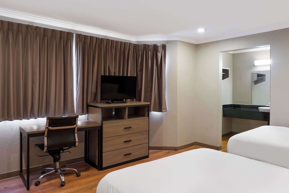 Standard Room, 2 Double Beds, Non Smoking