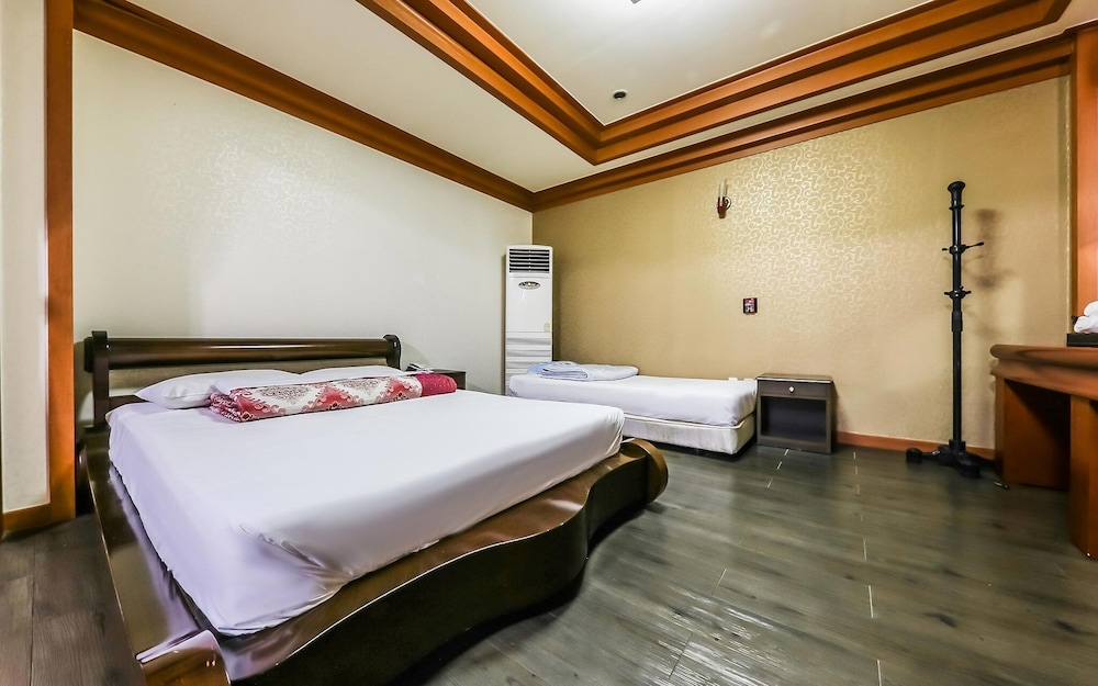 Room (Large family room (MT seminar)) - Photo 7