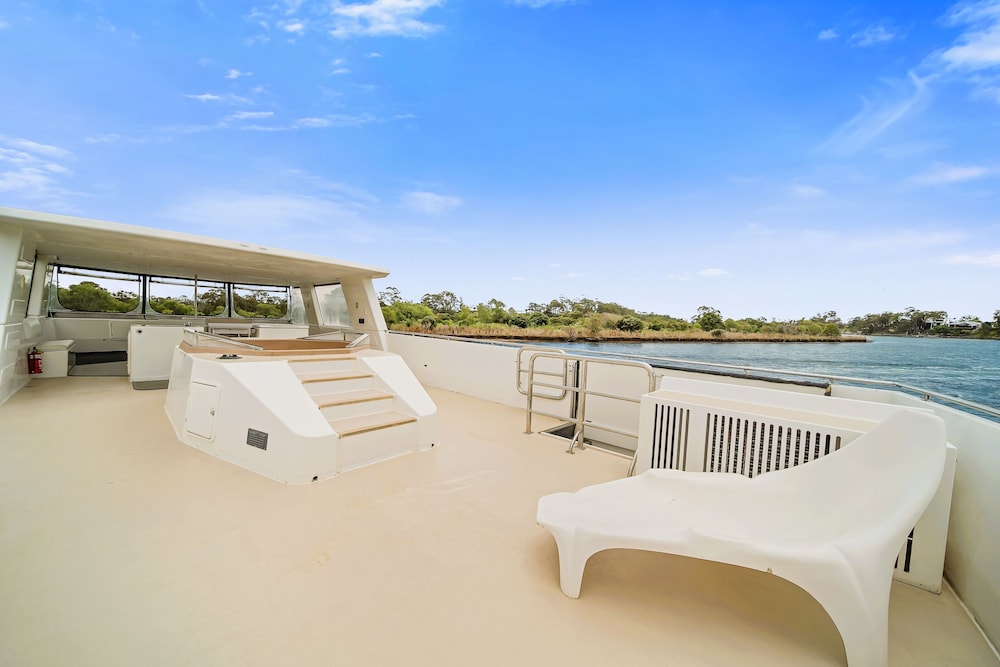 Luxury Houseboat, 4 Bedrooms (Aegean 60) photo 3