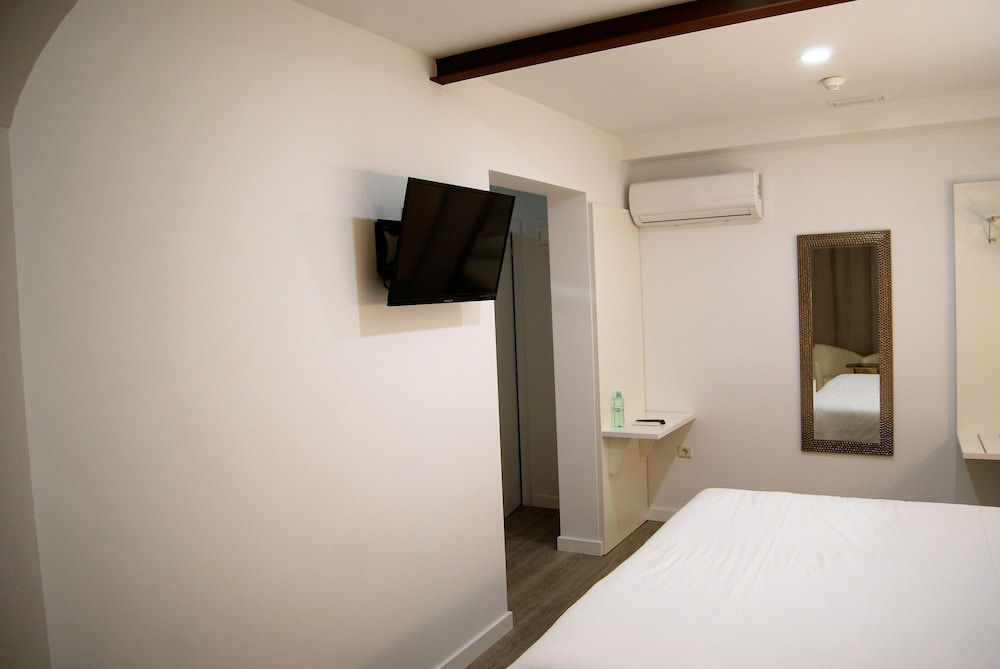 Superior Room, 1 King Bed, Non Smoking, City View photo 3