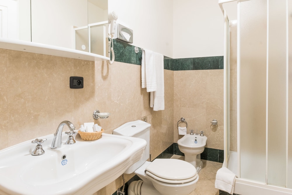 Double Room - Photo 5