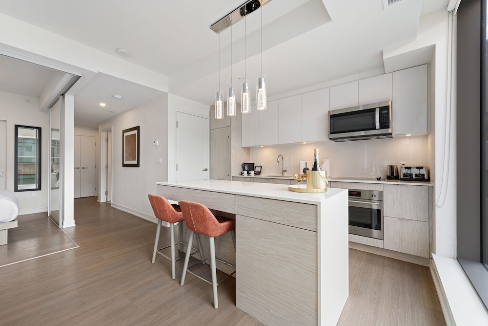 Signature Large Two Bedroom Balcony - Photo 2