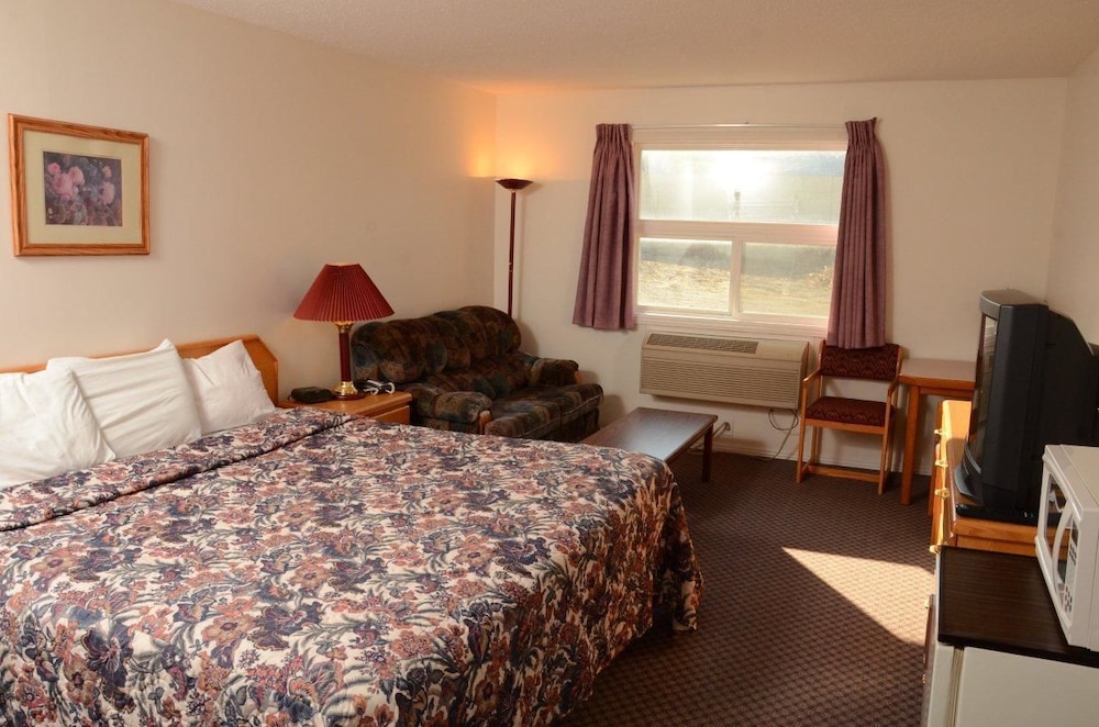 Standard Room, 1 King Bed, Jetted Tub photo 2