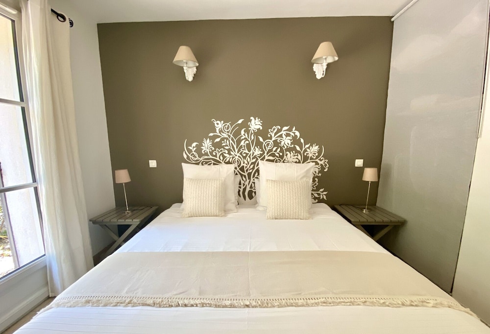 Family Suite, Private Bathroom, Pool View (Amandier) photo 2