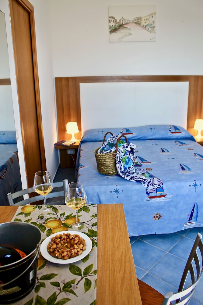 Junior Suite, 1 Bedroom, Kitchenette, Sea View photo 1