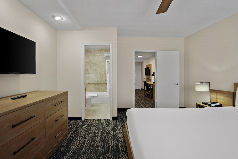 Suite, 1 King Bed with Sofa bed, Non Smoking photo 1