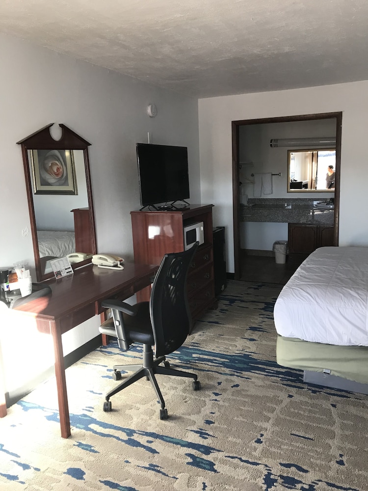 Standard Room, 1 King Bed, Smoking photo 1