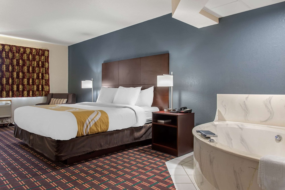 Suite, 1 King Bed, Non Smoking photo 1