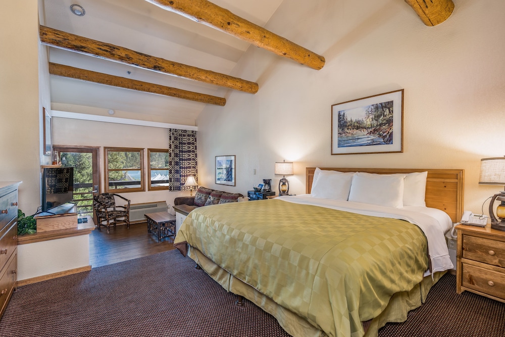 Standard Suite, 1 King Bed with Sofa bed, Fireplace, Pool View - Photo 2