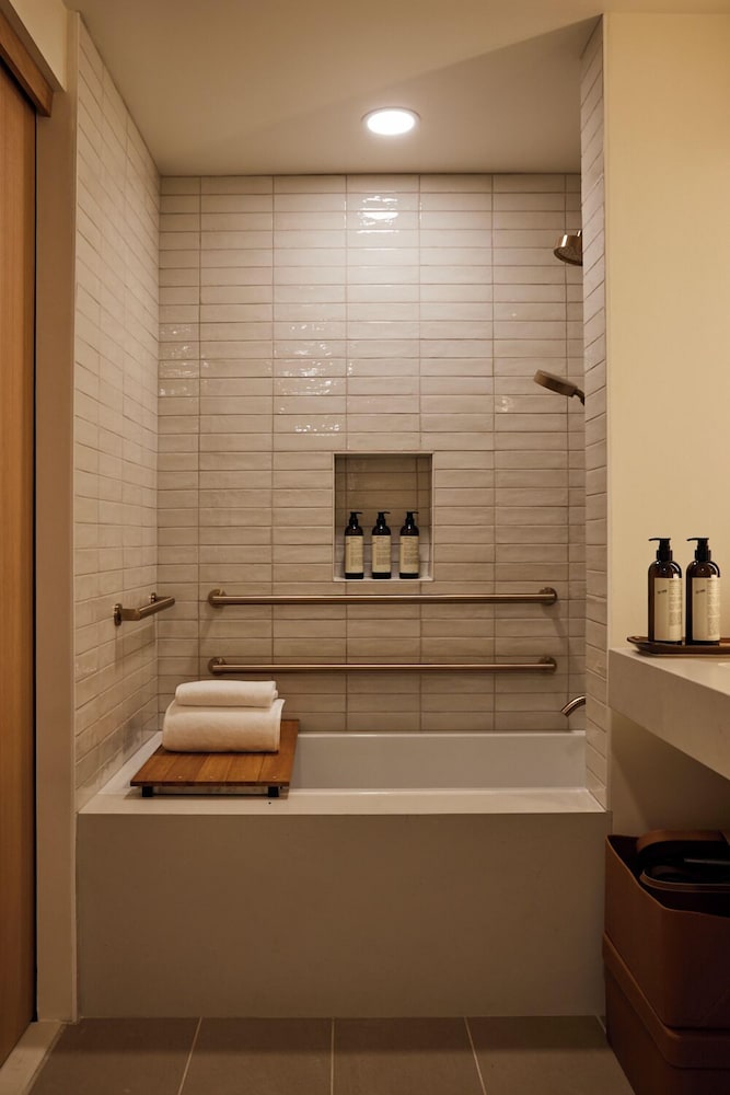 ADA Wheelchair Accessible - King